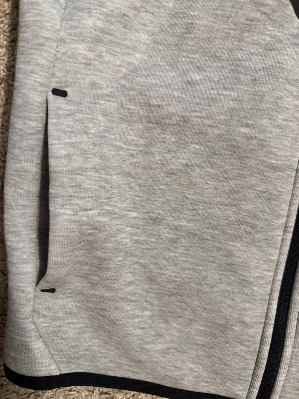 Nike boys tech
